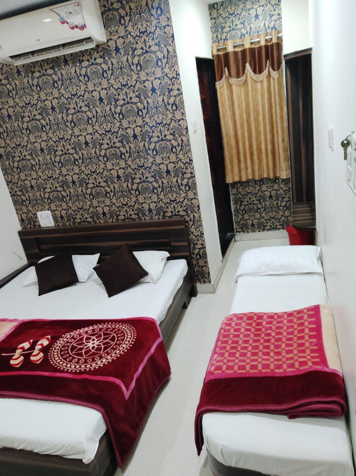 Hotel Vrandavan Palace Near Mahakal Temple Udždžain Exteriér fotografie