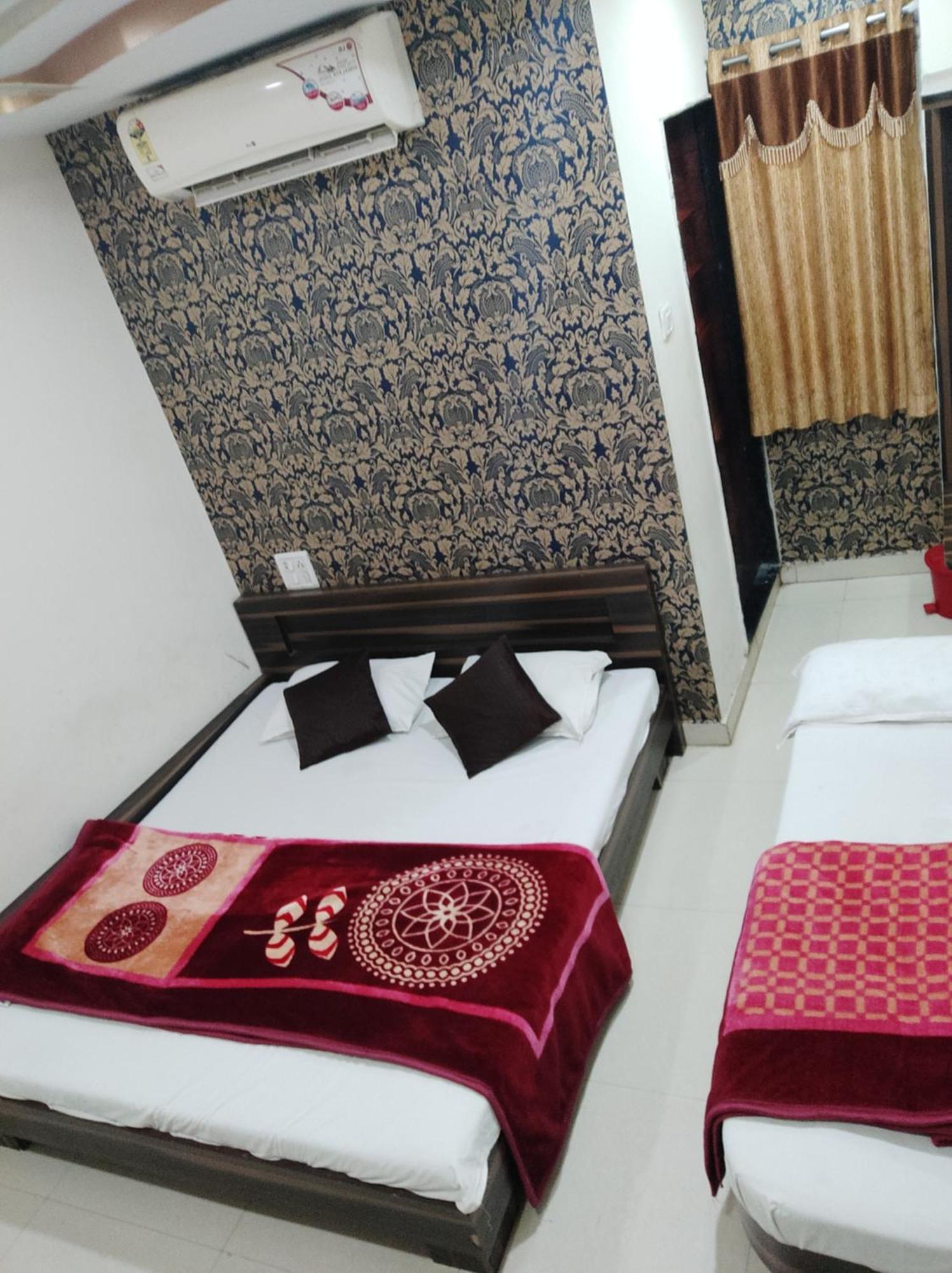 Hotel Vrandavan Palace Near Mahakal Temple Udždžain Exteriér fotografie