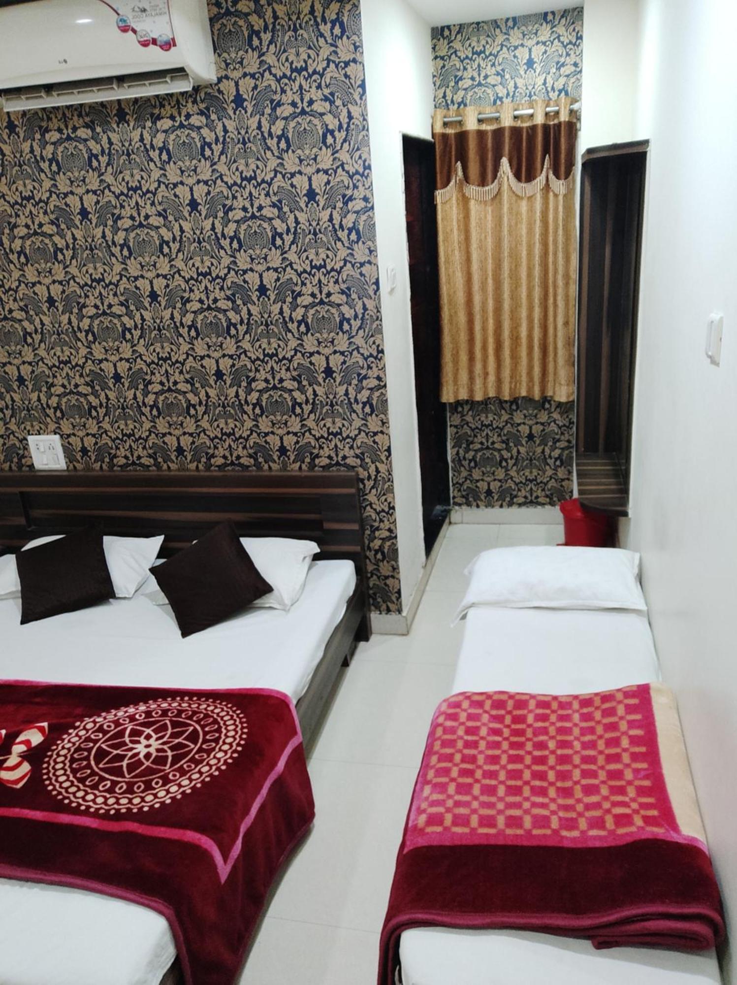 Hotel Vrandavan Palace Near Mahakal Temple Udždžain Exteriér fotografie