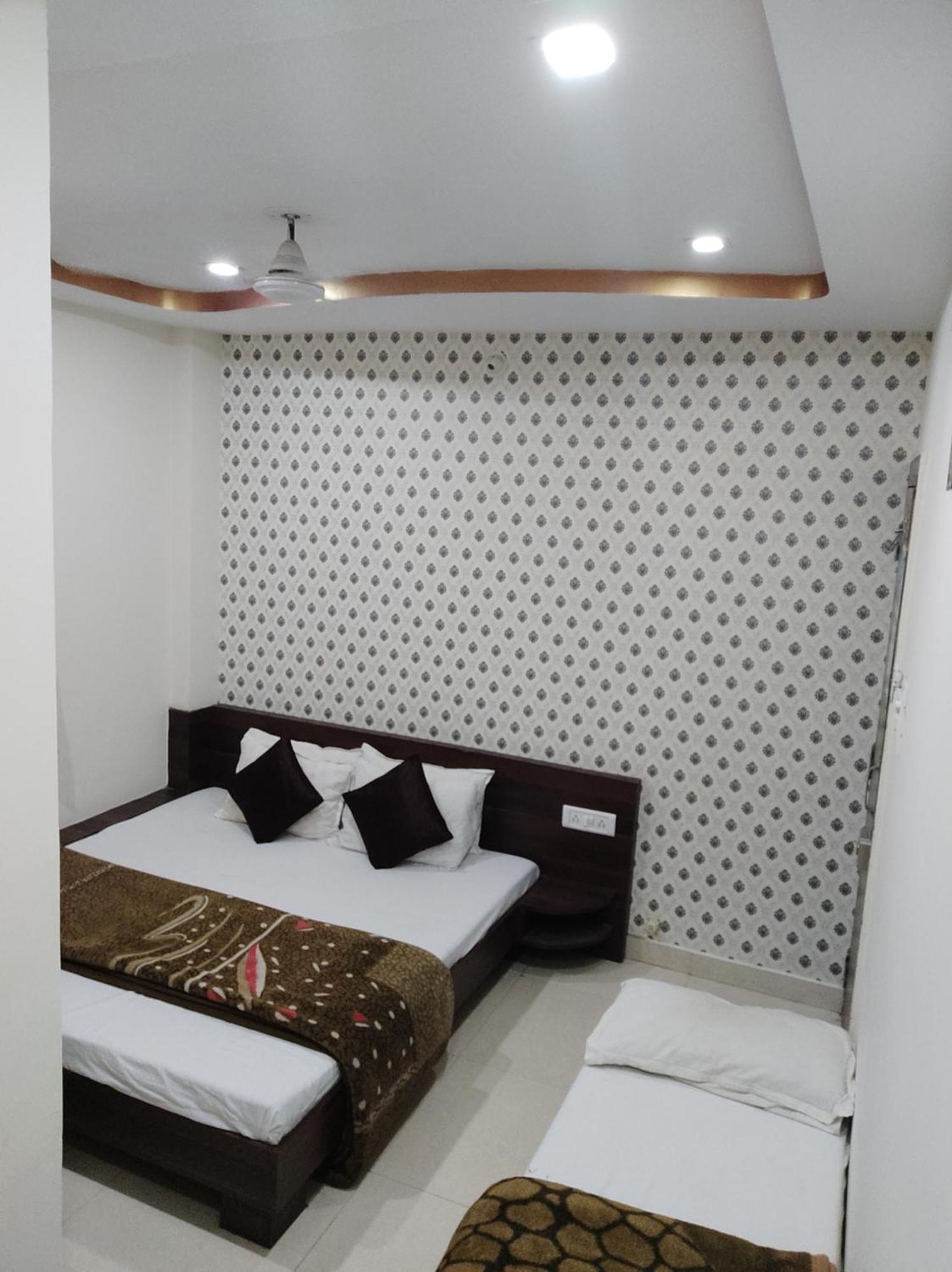 Hotel Vrandavan Palace Near Mahakal Temple Udždžain Exteriér fotografie
